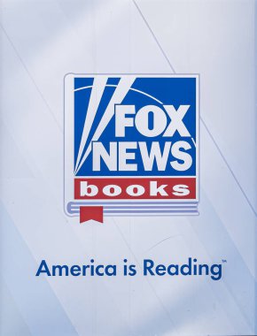 New York, New York, ABD - 2 Ağustos 2023: Fox News Books poster kapanışı. Sana yatırım yaptım. 6. cadde ve W 48. caddenin köşesi.