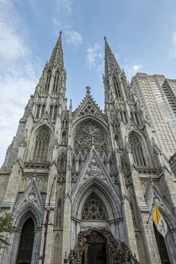 New York, New York, ABD - 3 Ağustos 2023: New York, New York, New York, ABD - 2 Ağustos 2023: Saint Patricks Katedrali ön cephesi