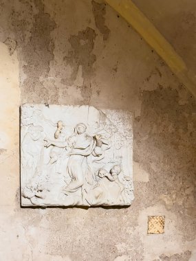 Aix-en-Provence, Fransa - 10 Temmuz 2024: Tarihi Katedral Saint Sauveur, Kurtarıcı. Fresk, bir çocuğun kafatasını sunduğunu gösteriyor.