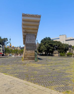 Barcelona, İspanya - 11 Temmuz 2024: Placa de Catalunya 'daki Francesc Macia Anıtı