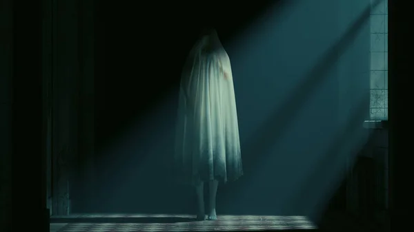 Ghostly Postać Ręka Trzymane Duchów Azyl Porzucony Światło Księżyca Mgła — Zdjęcie stockowe