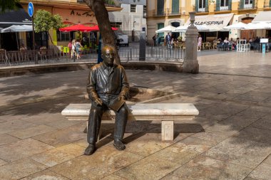 Malaga, İspanya - 26 Ekim 2022: Malaga, İspanya 'da Pablo Picasso' nun bronz heykeli