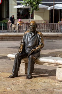 Malaga, İspanya - 26 Ekim 2022: Malaga, İspanya 'da Pablo Picasso' nun bronz heykeli