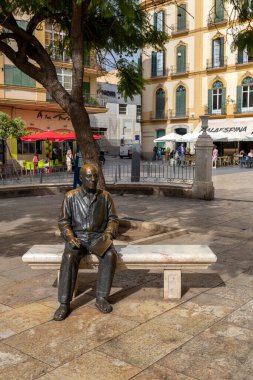 Malaga, İspanya - 26 Ekim 2022: Malaga, İspanya 'da Pablo Picasso' nun bronz heykeli