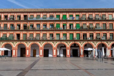 Cordoba, İspanya - 27 Ekim 2022: Plaza de la Corredera, İspanya 27 Ekim 2022