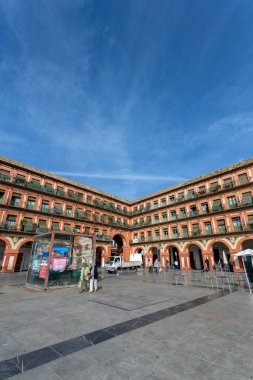 Cordoba, İspanya - 27 Ekim 2022: Plaza de la Corredera, İspanya 27 Ekim 2022
