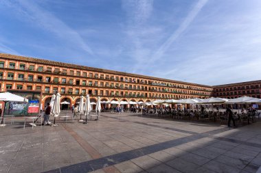 Cordoba, İspanya - 27 Ekim 2022: Plaza de la Corredera, İspanya 27 Ekim 2022