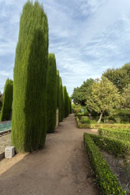 Cordoba, İspanya - 27 Ekim 2022: Cordoba, İspanya 'da 27 Ekim 2022 tarihinde Hristiyan hükümdarların Alcazar Bahçesi