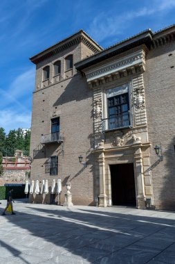 Granada, İspanya - 28 Ekim 2022: Granada, İspanya 'daki Cordova Sarayı 28 Ekim 2022