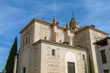 Granada, İspanya - 28 Ekim 2022: Santa Maria de la Alhambra Kilisesi 28 Ekim 2022