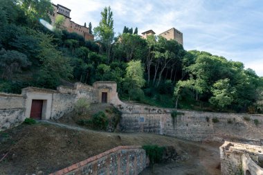 Granada, İspanya - 28 Ekim 2022: Granada, İspanya 'da Alhambra Duvarları 28 Ekim 2022