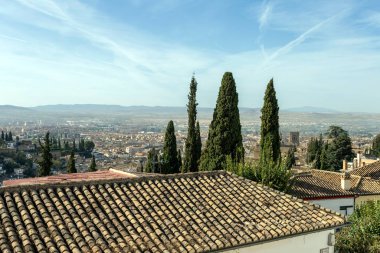 Granada, İspanya - 28 Ekim 2022: San Nicolas manzaralı Granada manzarası 28 Ekim 2022