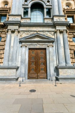 Granada, İspanya - 28 Ekim 2022: The Palace of Charles V. Granada, İspanya 'daki Alhambra Sarayı 28 Ekim 2022