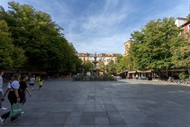 Granada, İspanya - 28 Ekim 2022: Fuente de los Gigantones Çeşmesi Granada