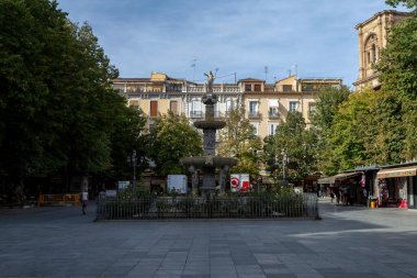 Granada, İspanya - 28 Ekim 2022: Fuente de los Gigantones Çeşmesi Granada