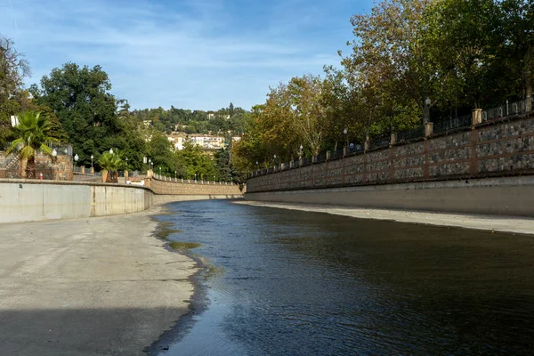 Granada Hiszpania Października 2022 Rzeka Genil Przepływająca Przez Miasto Granada — Zdjęcie stockowe