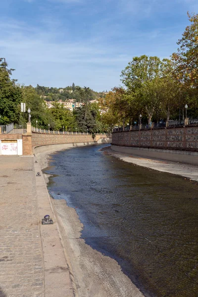 Granada Spanien Oktober 2022 Der Fluss Genil Fließt Durch Die — Stockfoto