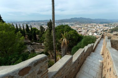 Malaga, İspanya - 29 Ekim 2022: Malaga 'nın Gibralfaro Kalesi' nden görünüşü