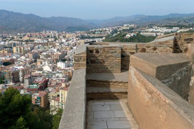 Malaga, İspanya - 29 Ekim 2022: Malaga 'nın Gibralfaro Kalesi' nden görünüşü