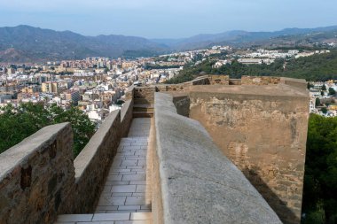 Malaga, İspanya - 29 Ekim 2022: Malaga 'nın Gibralfaro Kalesi' nden görünüşü