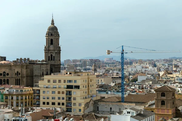 西班牙马拉加 2022年10月29日 从阿尔卡萨巴俯瞰马拉加大教堂 — 图库照片