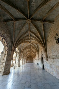 Lizbon, Portekiz - 04 03 2023: Lizbon 'da bir yaz günü Jeronimos Manastırı.