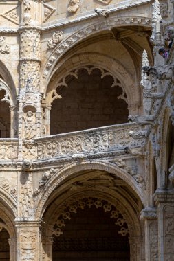 Lizbon, Portekiz - 04 03 2023: Lizbon 'da bir yaz günü Jeronimos Manastırı.