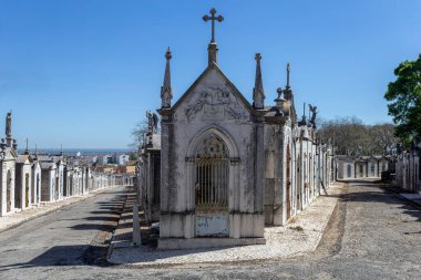 Lizbon, Portekiz - 04 05 2023: Lizbon 'da bir yaz günü Alto de Sao Joao Mezarlığı.