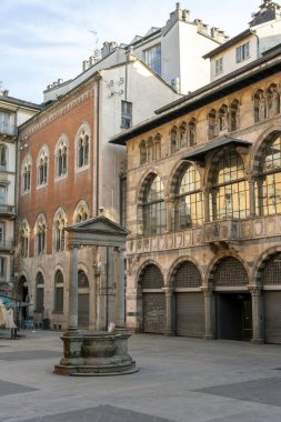 Piazza Mercanti ve Loggia degli Osii Milano, İtalya.