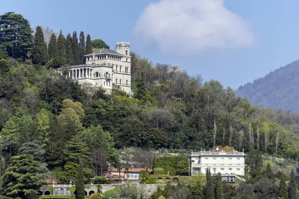 Como, İtalya - 4 Nisan 2025: Como Limanı 'ndan Como Vilayeti