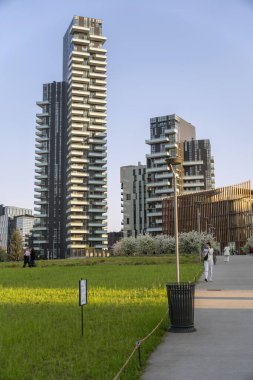 Milan, İtalya - 4 Nisan 2025: Milano 'daki Torre Solaria gökdeleni