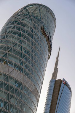 Milan, İtalya - 4 Nisan 2025: Milano şehrindeki Unipol Kulesi.