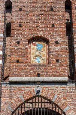 Milan, İtalya - 5 Nisan 2025: Milano, İtalya 'daki Castello Sforzesco' nun Filarete Kulesi.