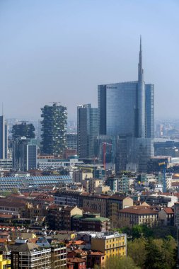 Milan, İtalya - 5 Nisan 2025 Torre Branca gözcü kulesinden Milano şehri manzarası.