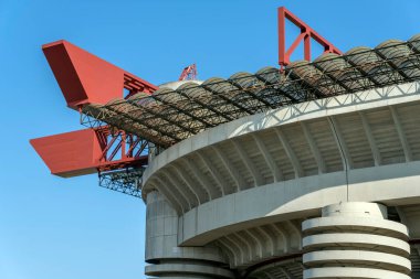 Milan, İtalya - 5 Nisan 2025: San Siro Stadyumu, Milano. Inter Milan ve AC Milan 'ın evi güneşli bir günde.