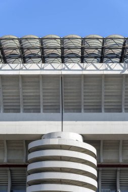 Milan, İtalya - 5 Nisan 2025: San Siro Stadyumu, Milano. Inter Milan ve AC Milan 'ın evi güneşli bir günde.