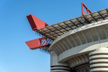 Milan, İtalya - 5 Nisan 2025: San Siro Stadyumu, Milano. Inter Milan ve AC Milan 'ın evi güneşli bir günde.