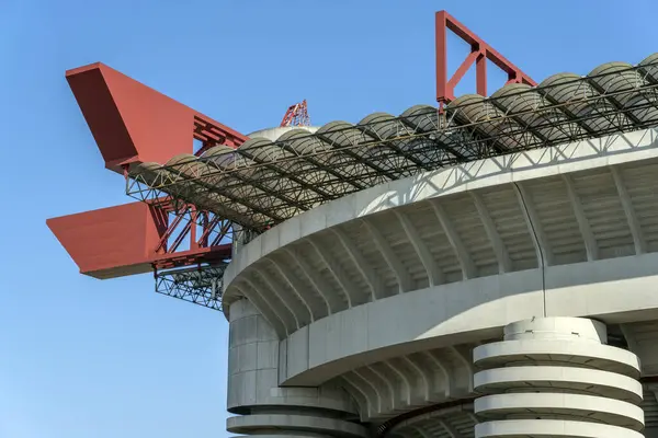 Milan, İtalya - 5 Nisan 2025: San Siro Stadyumu, Milano. Inter Milan ve AC Milan 'ın evi güneşli bir günde.