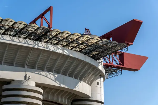 Milan, İtalya - 5 Nisan 2025: San Siro Stadyumu, Milano. Inter Milan ve AC Milan 'ın evi güneşli bir günde.