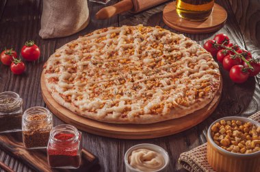 Brazilian pizza with tomato sauce, mozzarella, corn, catupiry and oregano (Pizza de milho especial)