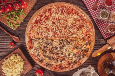 Brazilian pizza half tomato sauce, mozzarella, provolone, oregano and half tomato sauce, mozzarella, chicken heart and oregano. (Pizza meio a meio) - Top view.