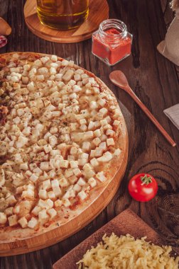 Brazilian pizza with mozzarella cheese, hearts of palm and oregano (Pizza de palmito)