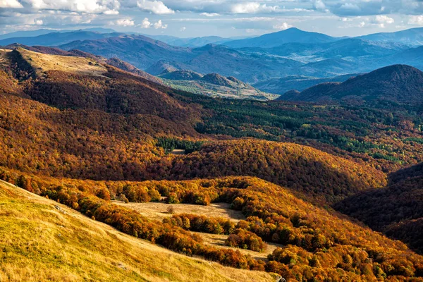 Πολύχρωμο Ορεινό Τοπίο Φθινόπωρο Bieszczady Βουνά Καρπάθια Την Πολωνία Και — Φωτογραφία Αρχείου