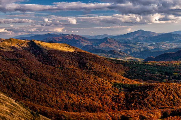 Πολύχρωμο Ορεινό Τοπίο Φθινόπωρο Bieszczady Βουνά Καρπάθια Πολωνία — Φωτογραφία Αρχείου
