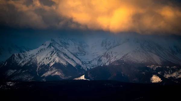 Východ Slunce Nad Tatrskými Horami Obce Lapszanka — Stock fotografie