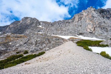 Avusturya 'nın kuzey kireçtaşı Alplerindeki Hochschwab Dağları' nın manzarası.