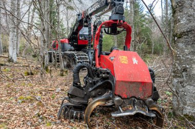 Aşırı off-road ağır ağaç kesme makineleri.
