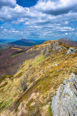 Bahar dağı manzarası. Bukowe Berdo Bieszczady Dağları, Polonya.