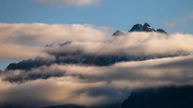 Wysoka Dağı (2547 m asl.). Tatra Dağları 'nın bahar manzarası, Slovakya