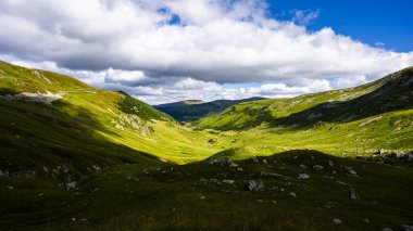 Romanya 'nın Parang Dağları' nın yaz manzarası. Transalpina yolundan güzel manzara.